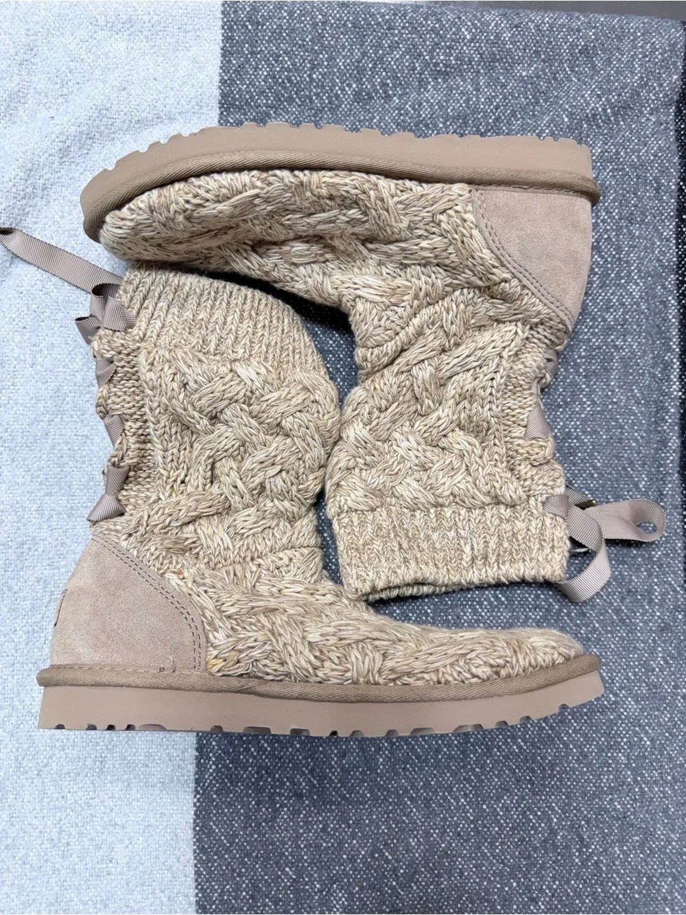 UGG Isla Women’s sz 8 Cable Knit Boots
